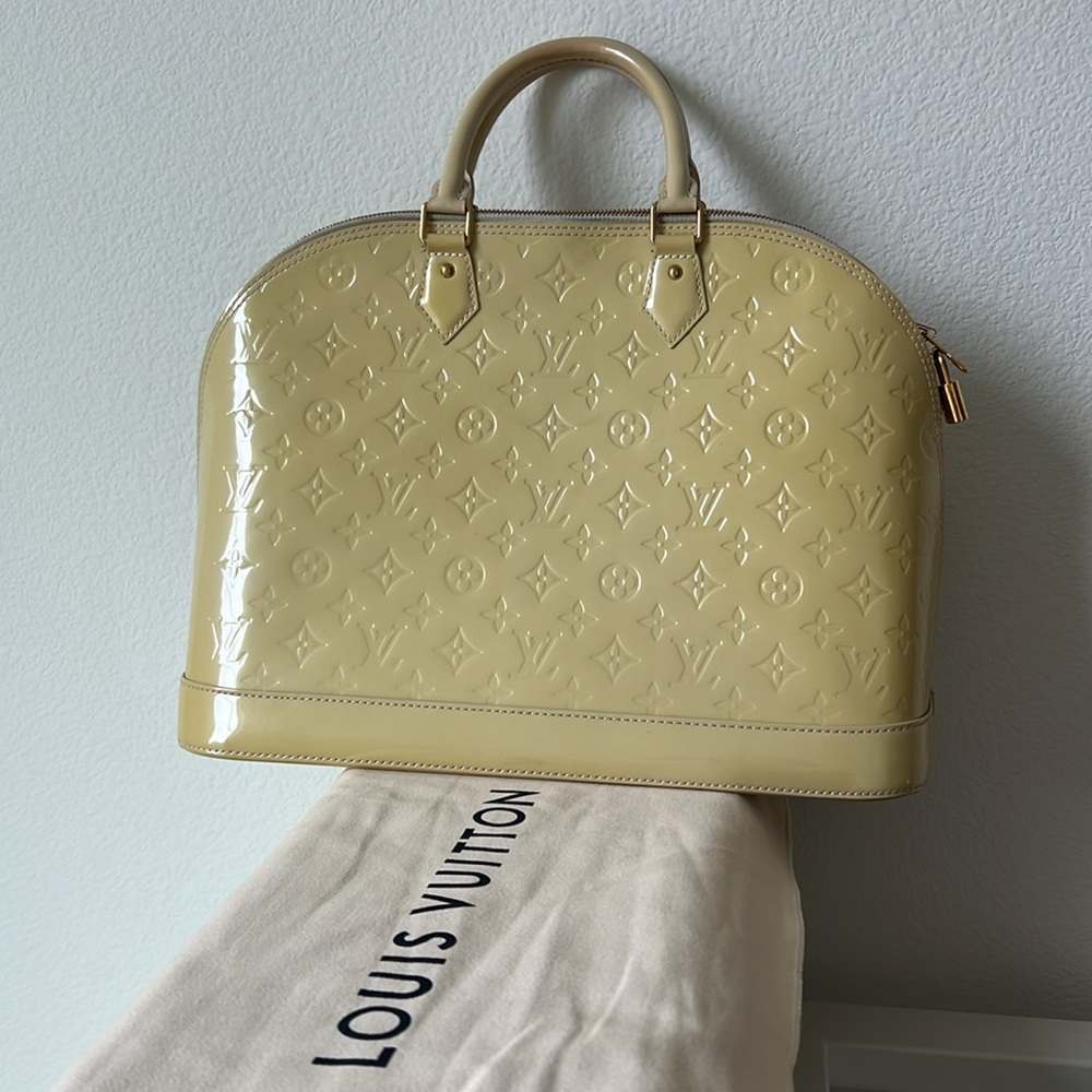 LOUIS VUITTON Vernis Alma GM Blanc Corail - Picture 5 of 17